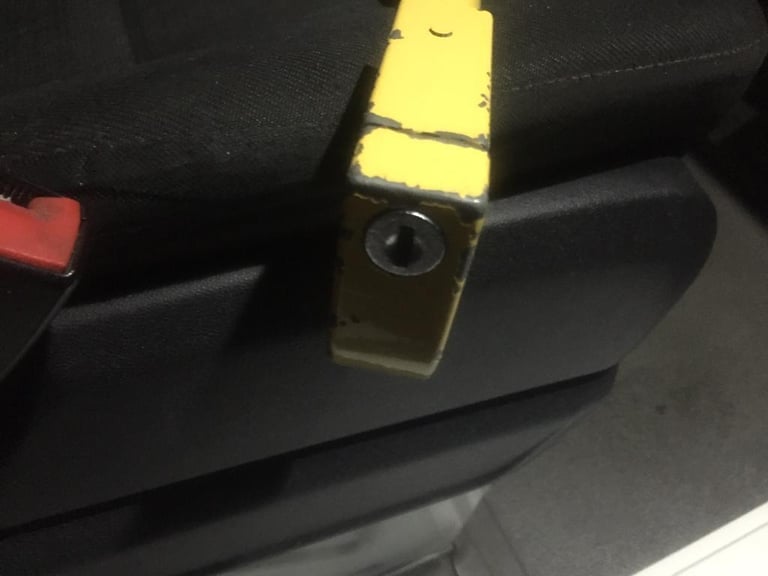 Steering wheel adjustable lock with one key