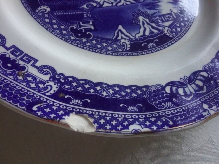 Blue willow china plates