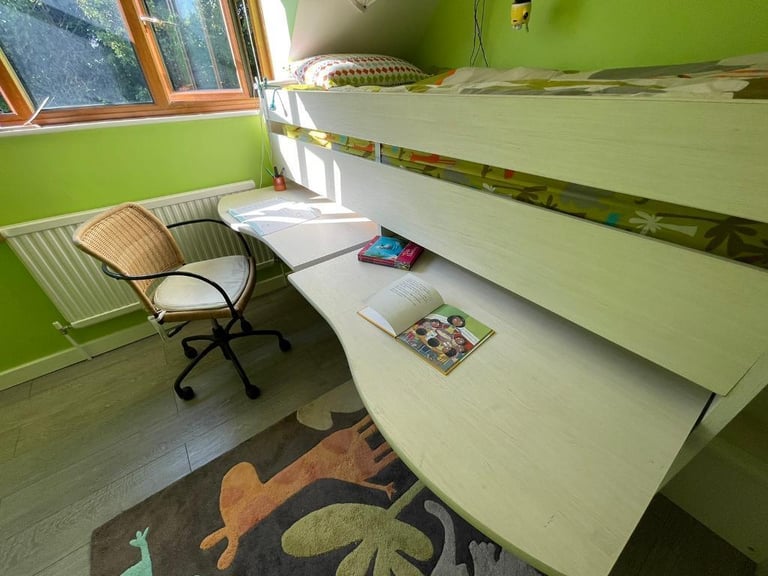 Midsleeper Bed with 2 sliding desks 
