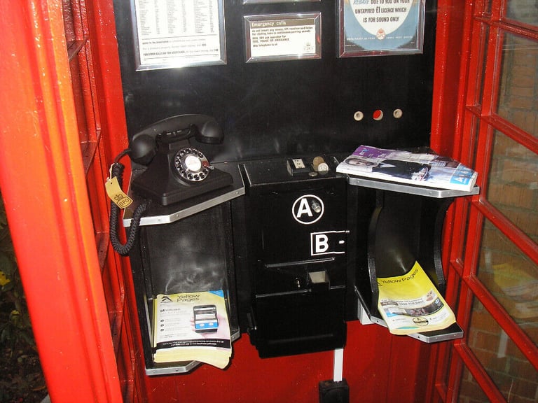 A B Coin Box & 232 King Pyramid Telephone Bell Set Jubilee Shelf Red K