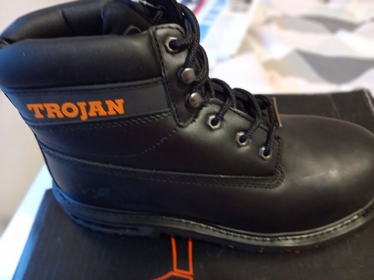 image for TROJAN SAFETY BOOTS SIZE 9