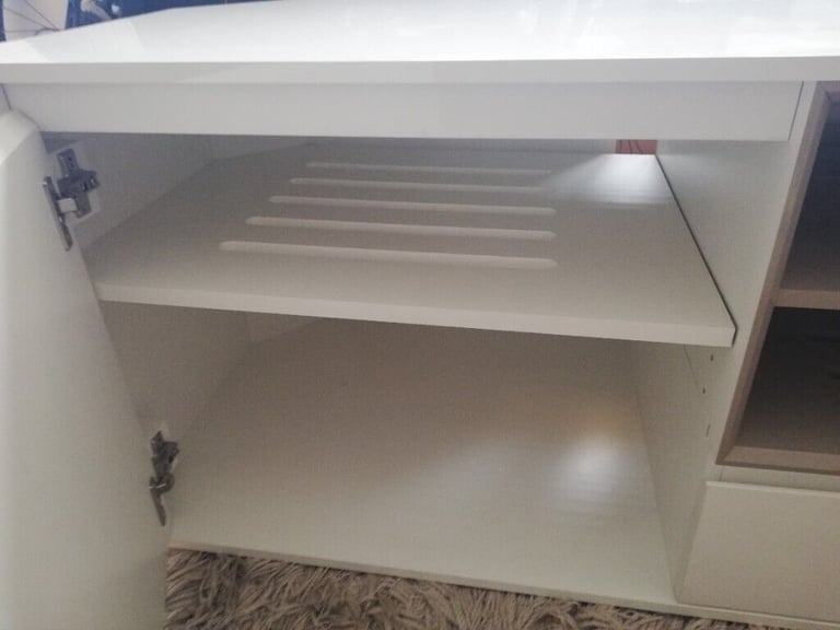 White gloss TV unit