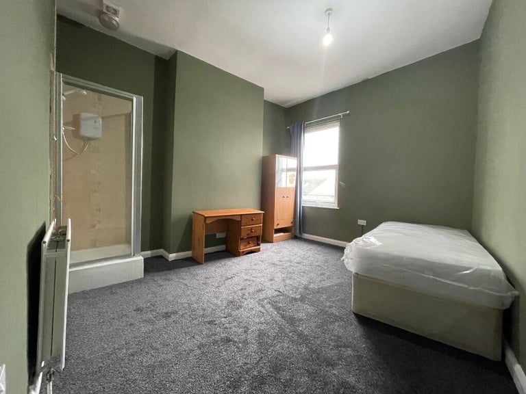 Double Rooms With Own Showers In Hyson Green Dss & Benefits Accepted Universal Credit JSA ESA IS