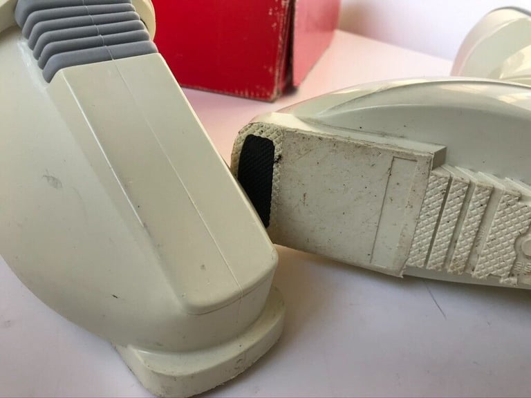 Vintage Ladies Ski Boots Size 6 In Original Box