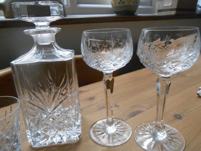 BUNDLE OF VINTAGE CRYSTAL GLASSWEAR & DECANTER