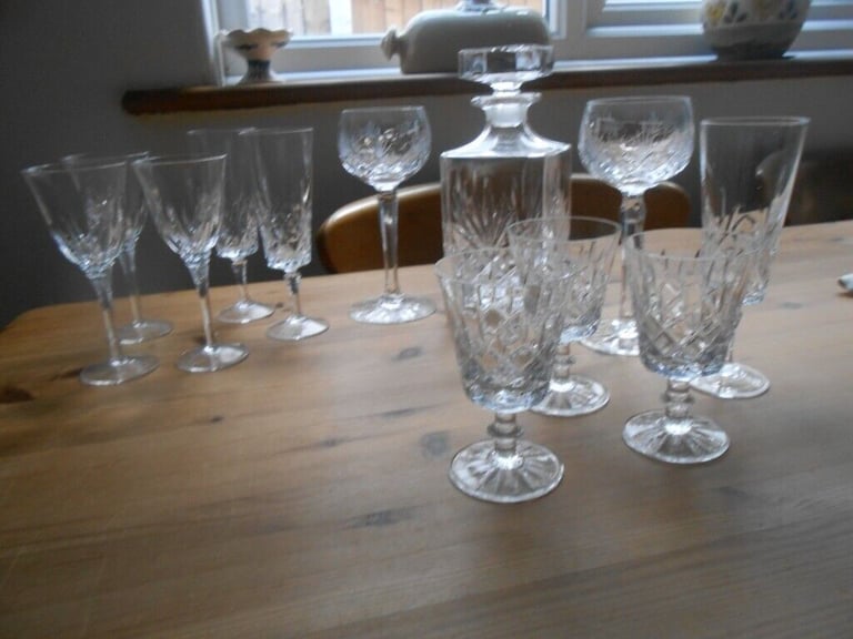 BUNDLE OF VINTAGE CRYSTAL GLASSWEAR & DECANTER