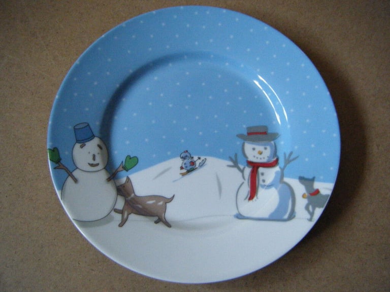 Set of 4 (SNOWMAN SIDE PLATES). Boxed in excellent condition.