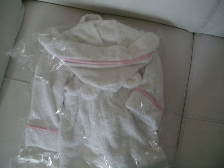 BNWT Dandelion Brand Towelling Robe age 6/12 months