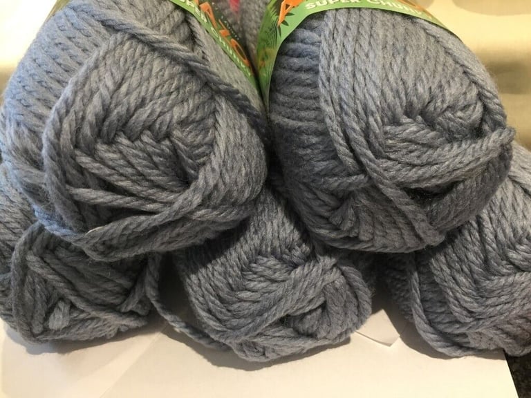 5 X 100 GRAM  BALLS OF JAMES C BRETT AMAZON SUPER CHUNKY KNITTING WOOL