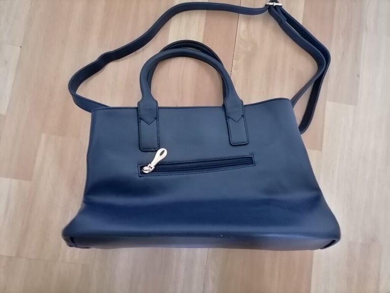 PAULA ROSSI Designer Adjustable Shoulder Leather Handbag. Nr Mint Cond . 