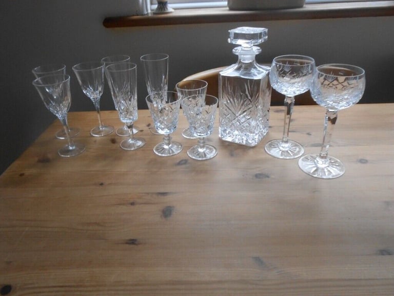 BUNDLE OF VINTAGE CRYSTAL GLASSWEAR & DECANTER