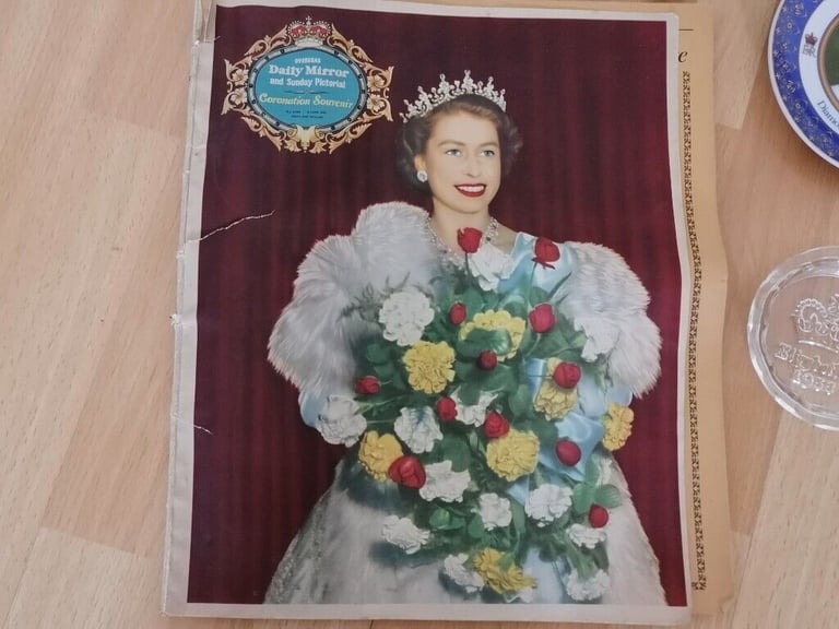 Royal Memorabilia Lot : 10 × Collectible E ll R 1953 - 2002 Commemorative Items 
