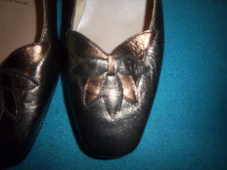 Ladies Elmdale Bronze Gold Shoes Size 5.5 IP1