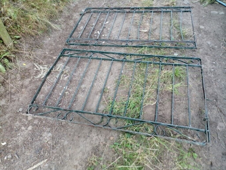 10 ft DRIVEWAY GATES. 
