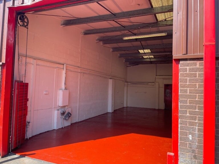 Unit 11 to let in Bowen. Motor trade considered, no breaking of cars or tyres. No deposit!