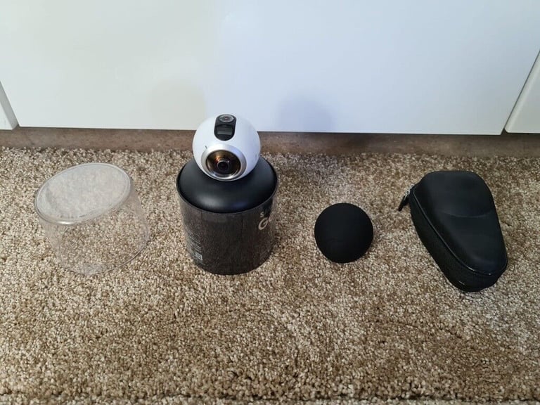 Samsung Gear 360 with Case