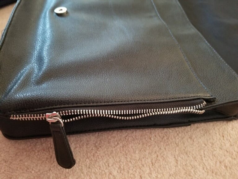 NEW [ Gift idea?] Black Unisex Bag - Ideal for laptop, files, folders, for work or school 