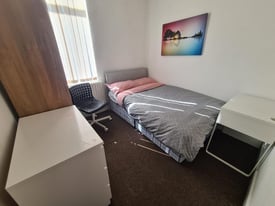 Nice double room available now!