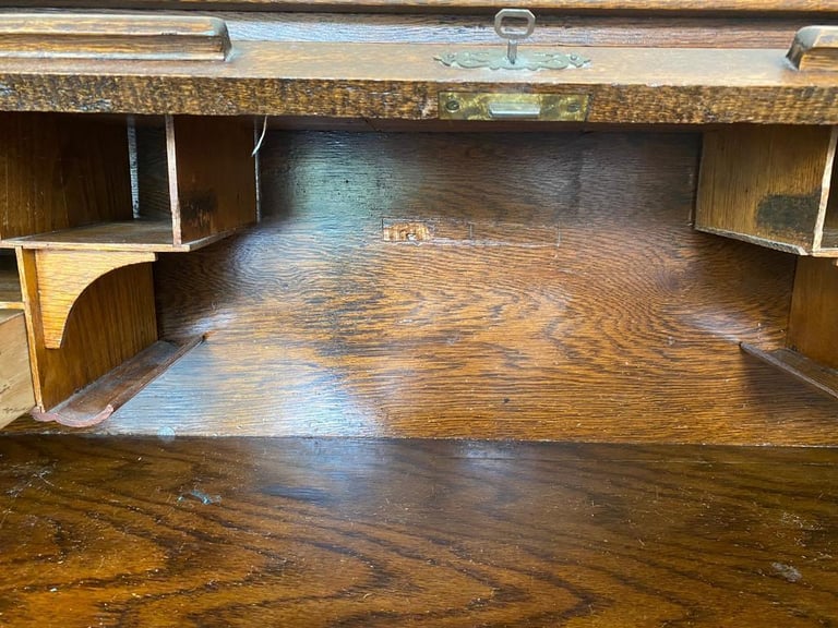 Beautiful Roll Top desk - antique