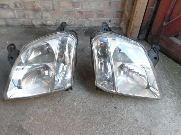 image for VAUXHALL MERIVA BREAKING HEAD LIGHTS GREAT CONDITION