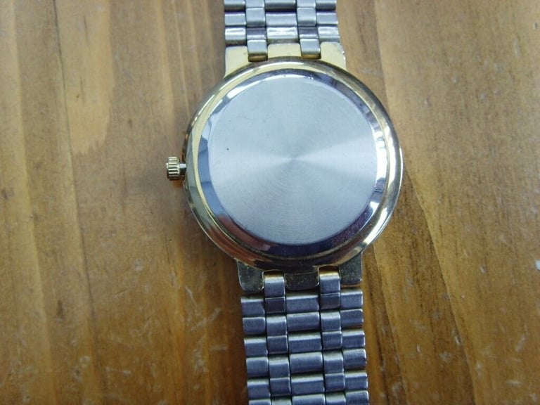 Man's or Ladies midsize quartz Vele Valee wristwatch