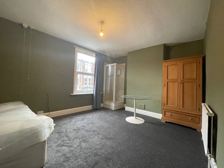 Double Rooms With Own Showers In Hyson Green Dss & Benefits Accepted Universal Credit JSA ESA IS