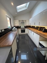 6 bedroom house in Rothesay Avenue, Nottingham, NG7 (6 bed) (#1560557)
