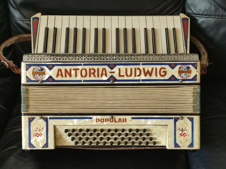 Vintage/Antique Antoria - Ludwig Popular Accordion in Case (Offers)