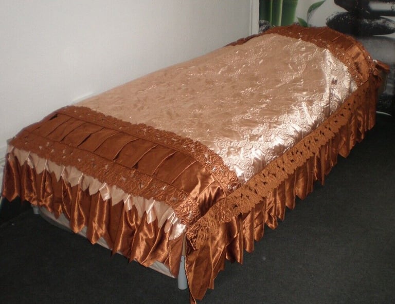 Bedroom set: Throw / Bed Cover for Double Bed, 2 Pillow Covers and 2 +3 Curtains