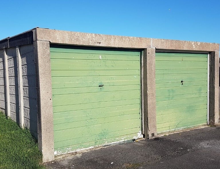 Garage/Parking/Storage to rent: Bannister Place, Brimpton, Reading RG7 4TW - NEW DOOR 