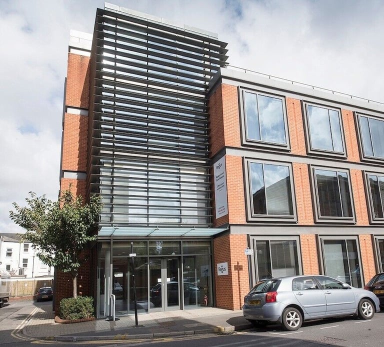 Maidenhead – SL6 1BU, Open plan office space for 10 people in Regus Station