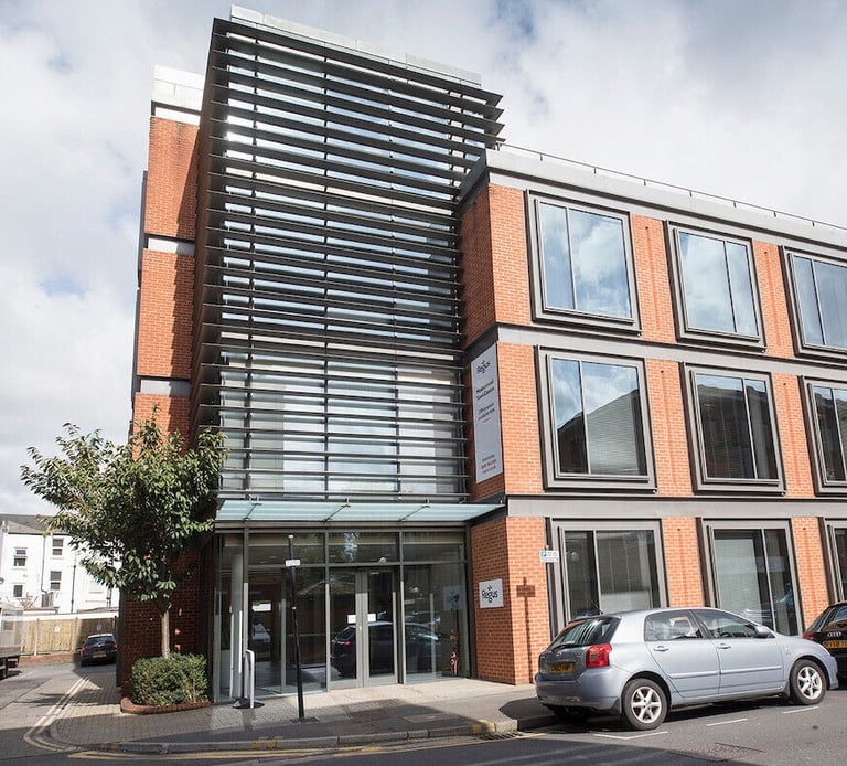 Maidenhead - SL6 1BU, All-inclusive access to coworking space in Regus Station