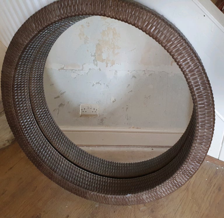  SOLID RATTAN ROUND MIRROR FOR £50