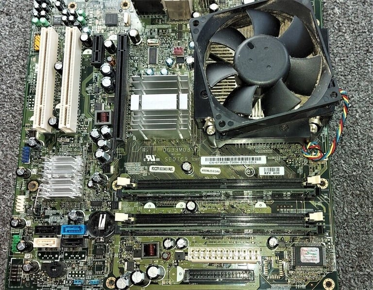 R U DG33 M03 Motherboard complete with Processor & Fan
