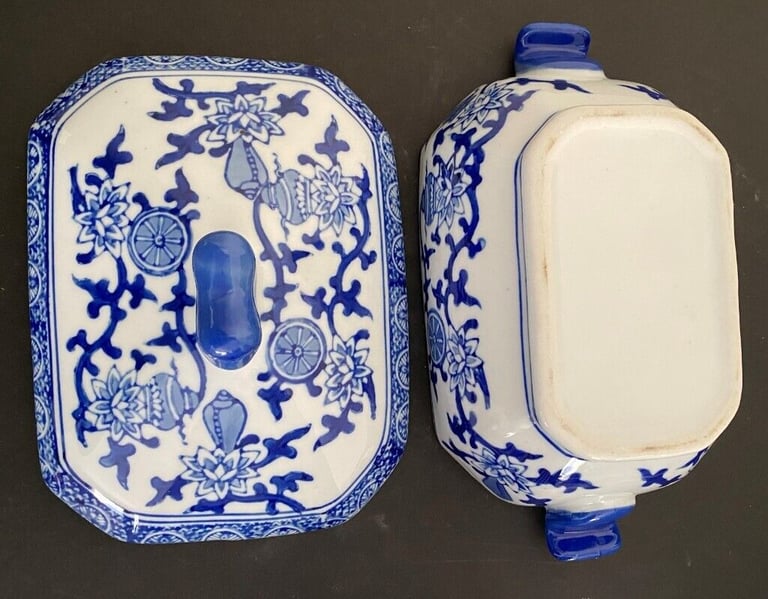 BLUE & WHITE, VINTAGE, CHINESE, RARE, RECTANGULAR CERAMIC SMALL TUREEN WITH LID. MINT.