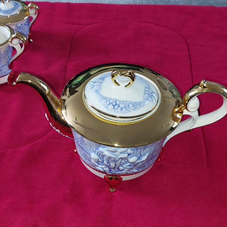 Capodimonte Gold plated Cherub Tea Set