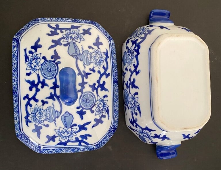 BLUE & WHITE, VINTAGE, CHINESE, RARE, RECTANGULAR CERAMIC SMALL TUREEN WITH LID. MINT.