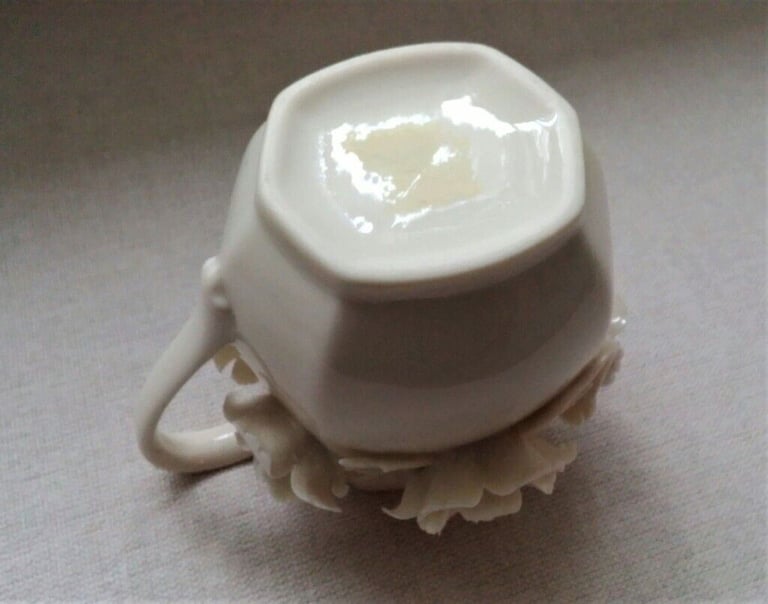 DECORATIVE CREAM CERAMIC FLORAL JUG & TRAY 