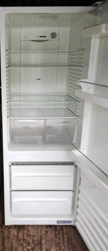 BARGAIN TALL FRIDGE FREEZER LiKE NEW FULL WORKING DELIVERY FOR FUEL.