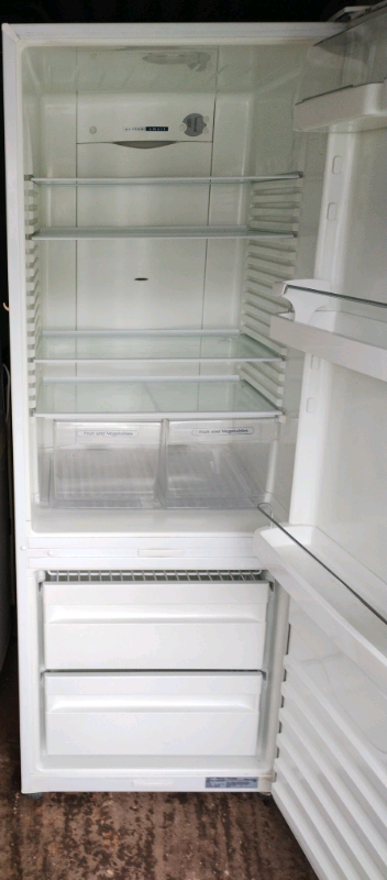 BARGAIN TALL FRIDGE FREEZER LiKE NEW FULL WORKING DELIVERY FOR FUEL.