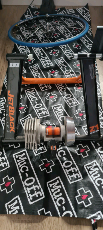 Jet black fluid turbo trainer 