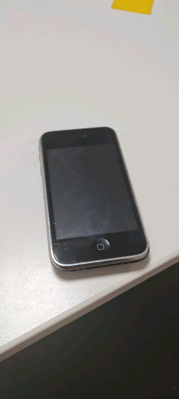 SPARES OR REPAIRS / Iphone 3G / turns on then off again 