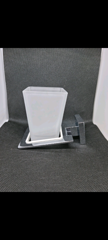image for Plaza Tumbler And Holder chrome.