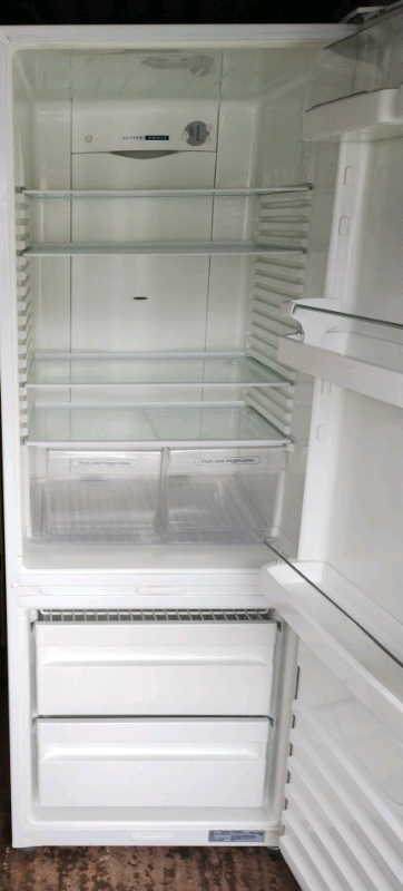 BARGAIN TALL FRIDGE FREEZER LiKE NEW FULL WORKING DELIVERY FOR FUEL.