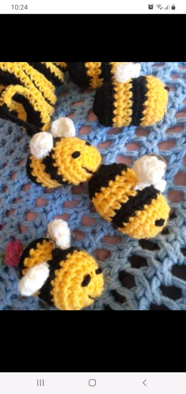 image for Crochet bee keyrings 