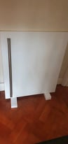 600mm gloss white kitchen cabinet door with bar handle