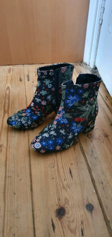 Colourful Boots Size 38 (5)
