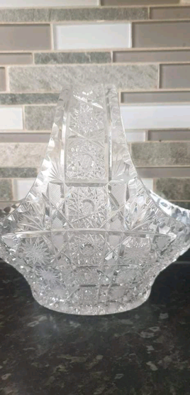 image for LARGE CRYSTAL BASKET GREAT GIFT 