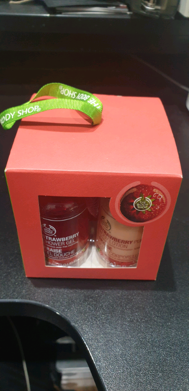 image for BODYSHOP STRAWBERRY GIFT SET 3 PIECE 