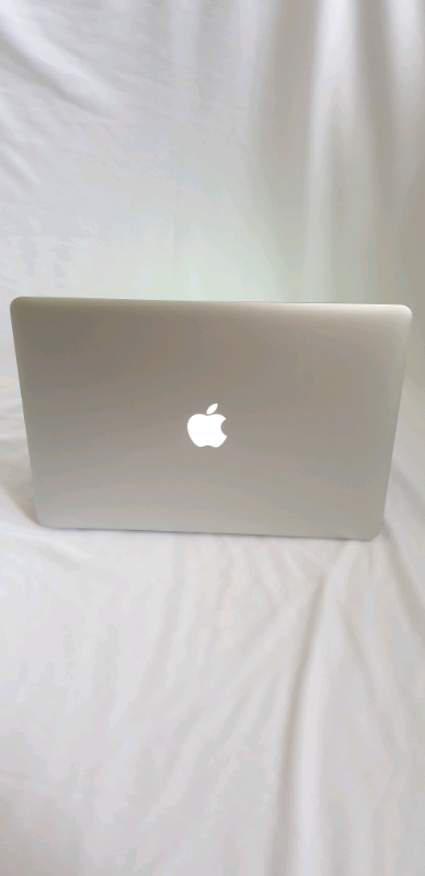 Apple MacBook Pro 2015 15" Retina Core i7 2.5Ghz 16GB 512GB SSD R9 2GB